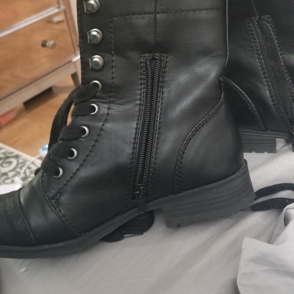 Womens black combat boots sz7